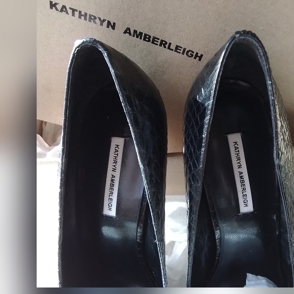 NWB!! Kathryn Amberleigh Snakeskin Embossed Pump. - Picture 3 of 6